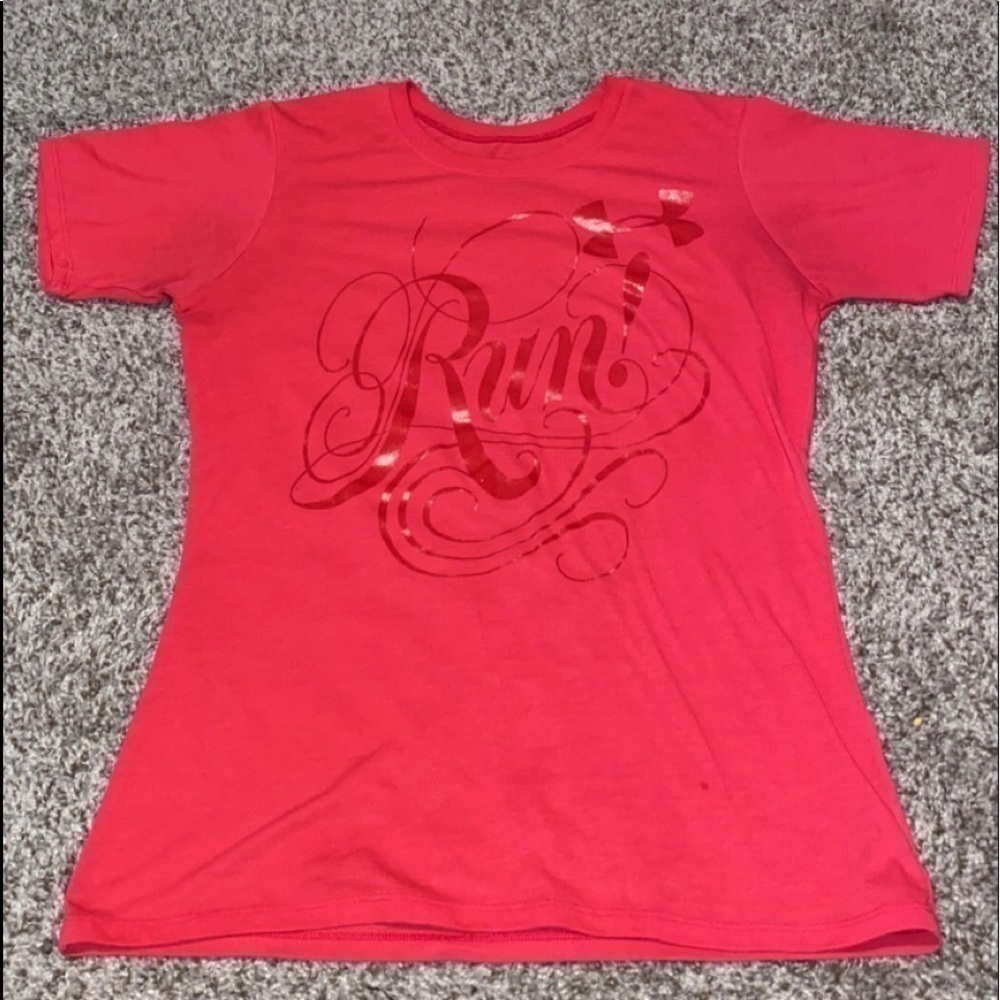 Clearance 🔥Women’s Under Armour shirt Size Small‌‌‌‌‌